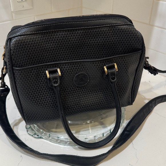 Liz Claiborne Handbags - Vintage Liz Claiborne Genuine Leather Satchel Bag Black